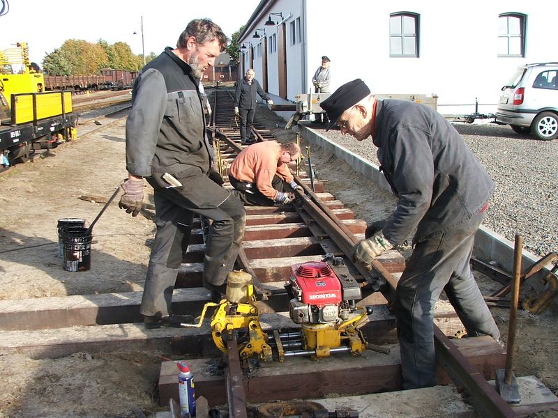 2009-10-01, Museumbahn Weichenbau10.JPG
